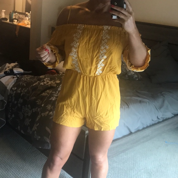 Yellow jumpsuit - Picture 3 of 5